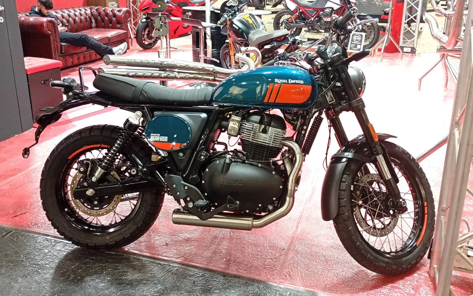 De Royal Enfield Bear 650 is de scrambler die niets te veel belooft