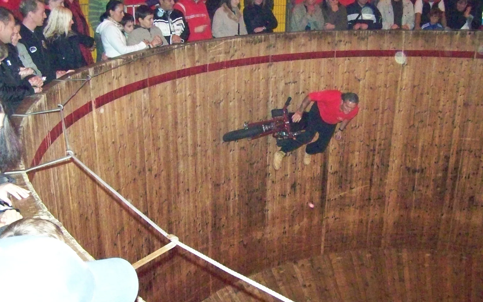 The Wall of Death: de kermisact die natuurkunde in theater veranderde