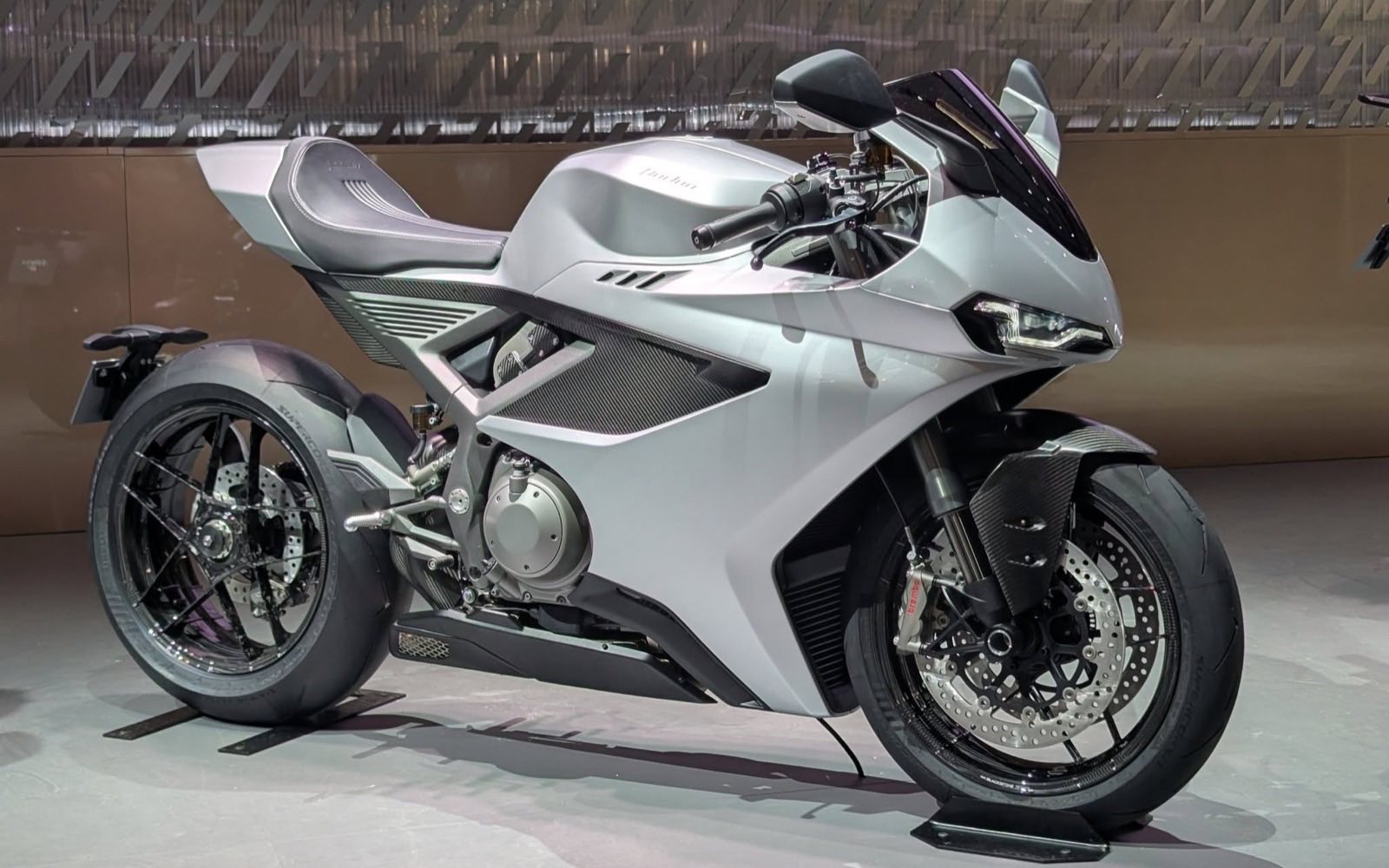 Norton Manx R: Een V4 van 206 pk en een Beroemde Naam, Herboren Vanaf 20.250 Pond