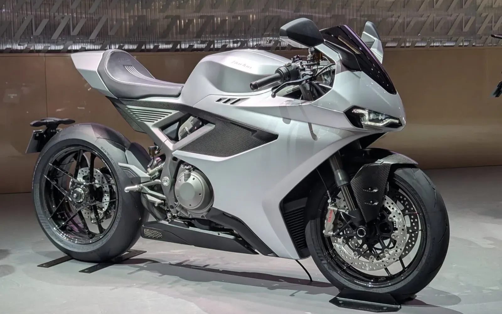 Norton Manx R: Een V4 van 206 pk en een Beroemde Naam, Herboren Vanaf 20.250 Pond